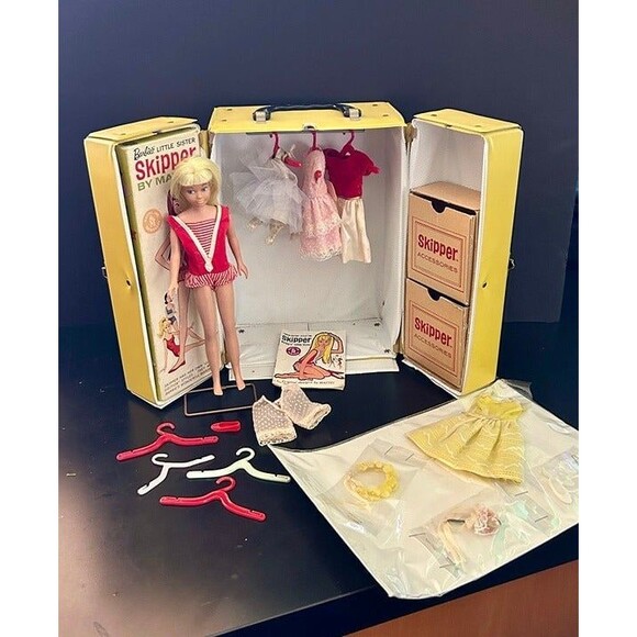 Vintage 1963 Barbie "Skipper" Playset! Case, Booklet, Doll, Outfits & Accessorie - Picture 1 of 11